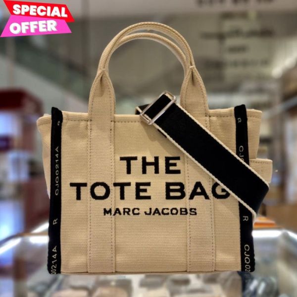 Marc Jacobs M0017025 小款緹花帆布托特包  暖沙色/付長肩帶 Marc Jacobs Tote包, 緹花布斜背包, 小款 Tote包, 紐約街頭包, 時尚迷你包, 美國設計包, 時尚斜背包