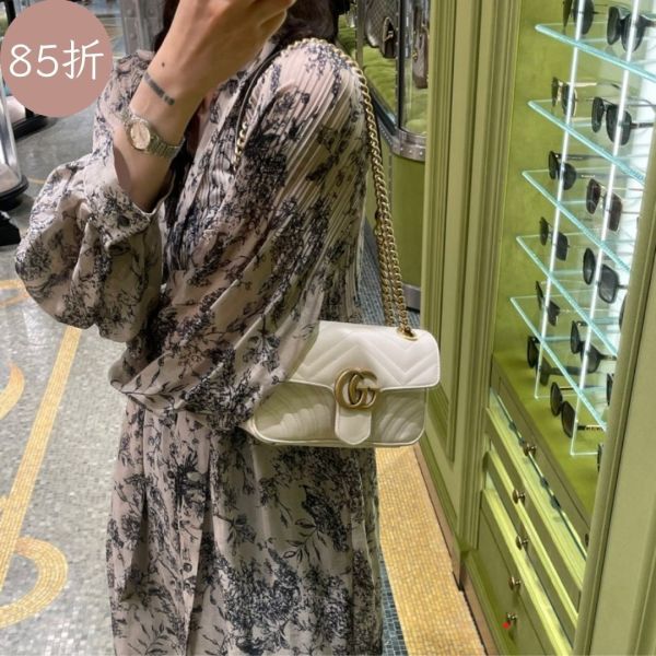 Gucci 446744 GG Marmont 迷你22公分衍縫包    白色 Gucci GG Marmont迷你包, 絎縫波浪紋皮革, 迷你鏈帶包