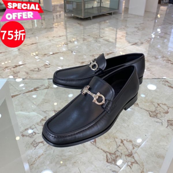 Ferragamo 686084 男款 Gancini小牛皮雙面釦樂福鞋 經典黑 US6/7/8/8.5 Ferragamo、Gancini、樂福鞋、小牛皮鞋、馬銜釦、精品鞋履、平行輸入、精品平行輸入、100%真品、專櫃真品保證、精品折扣、優惠精品價格、限時優惠、快速配送、台灣精品代購