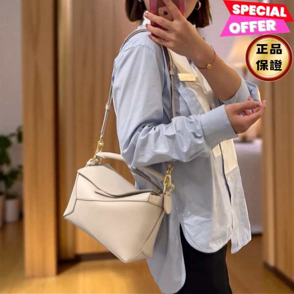 Loewe 柔軟粒面小牛皮小型 Puzzle Edge 包 灰白色﻿ LOEWE, Puzzle Edge, 小牛皮, 幾何包款, 西班牙製造, Puzzle 包
