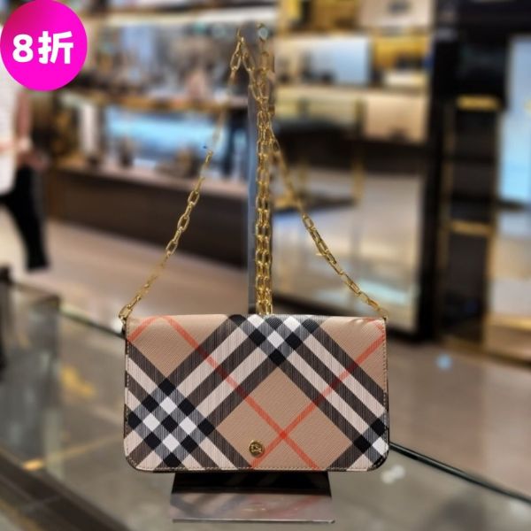 Burberry 80951231 格紋及羔羊皮內襯鏈條WOC 錢包  沙色 Burberry、格紋、80951231、Burberry 80951231、格紋錢夾、沙色錢夾、鏈條肩背帶、英倫風格、B字拉鍊頭、精品錢包、格紋斜背包、經典之作系列、精品錢夾推薦、精品錢夾評價、精品錢夾價格、平行輸入、100%真品、專櫃真品保證、限時優惠、精品皮件哪裡買