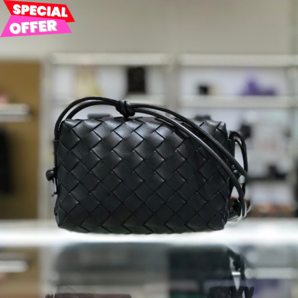 Bottega Veneta 723547 迷你 Loop 相機包    黑色 Bottega Veneta Mini Loop Camera Bag, Intrecciato 皮革, 小羊皮斜背包, 時尚斜背包, 小款相機包, 金色五金, 小巧實用