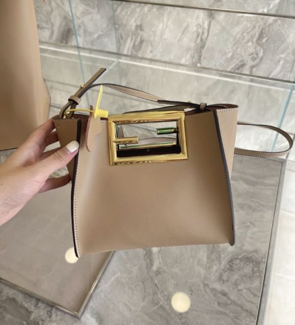 Fendi 8BS054 小牛皮 FF提把 Fendi Way 包   奶茶色 Fendi 8BS054 小牛皮 FF提把 Fendi Way 包   奶茶色