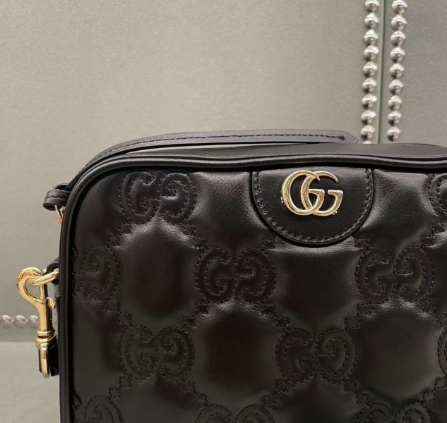 Gucci  702234 Matelasse 細膩絎縫皮革相機包   黑色 