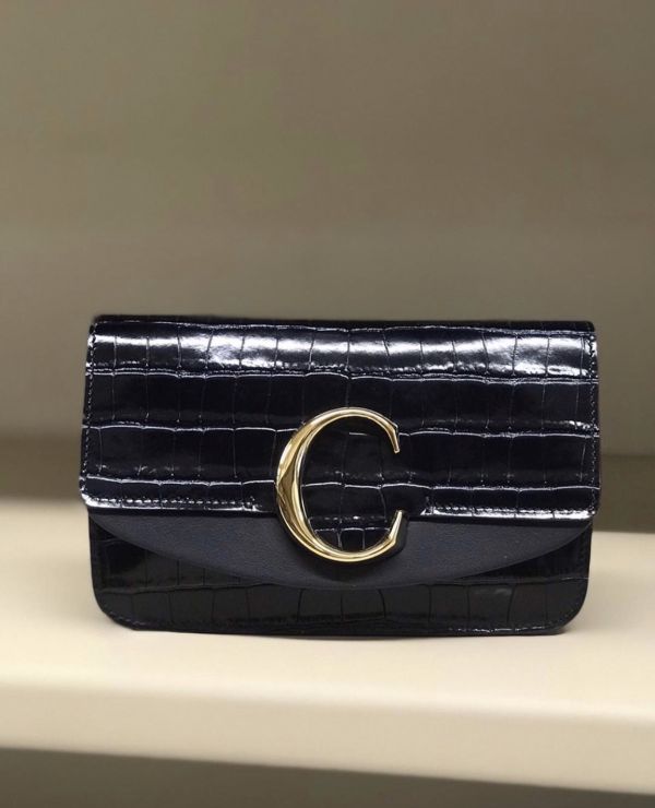Chloe C 鱷魚紋小牛皮翻蓋鏈帶包   棕色 