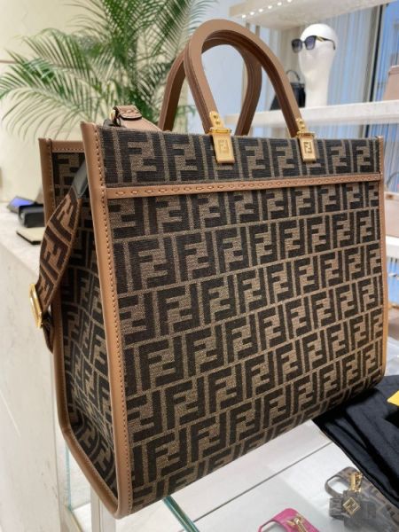 Fendi 8BH386 中款 FF緹花 Sunshine 包    棕色/附肩帶 Fendi 8BH386 中款FF緹花 Sunshine 包    棕色/附肩帶