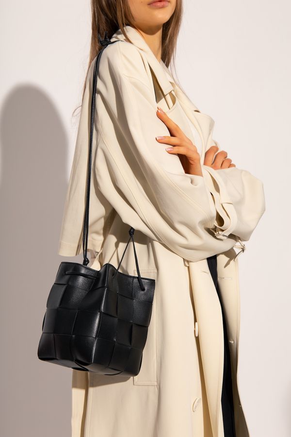 Bottega Veneta 680218 小款 Bucket 包  黑色 