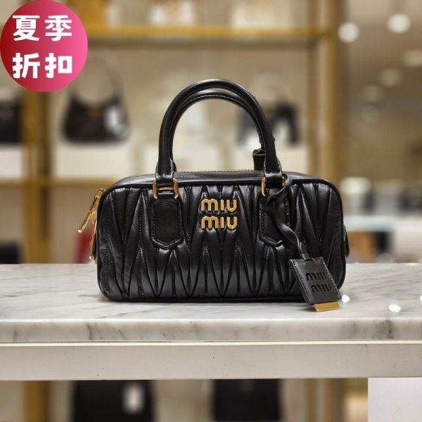 Miu Miu 5BB142 Arcadie Matelasse 皺褶小款納帕皮革包 黑色 Miu Miu IVY 手袋, 帆布手袋, 皮革手挽手袋, Miu Miu 經典手袋, 字母標誌手袋, 金色金屬飾件手袋, 對比物料設計手袋