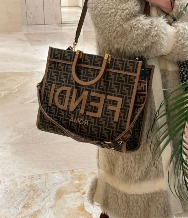 Fendi 8BH386 中款 FF緹花 Sunshine 包    棕色/附肩帶 Fendi 8BH386 中款FF緹花 Sunshine 包    棕色/附肩帶