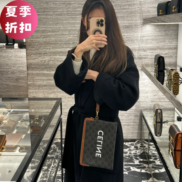 Celine 10J502 印花標誌印花連帶小號手拿包 Celine, 印花手拿包, 標誌印花, 牛皮革飾邊, 義大利製造, 時尚女包, 2025夏日配件, 奢華設計, 高端手提包, 小號手袋