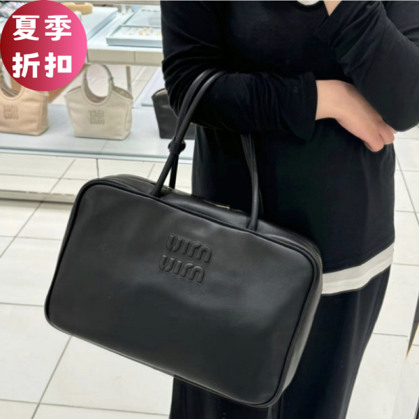 Miu Miu 5BB117 大款小牛皮 Beau包  黑色 Miu Miu Beau包, Miu Miu 小牛皮手袋, 中款 Beau包, 黑色精品包, 壓紋標誌包, 義大利精品包, 100% 真品,