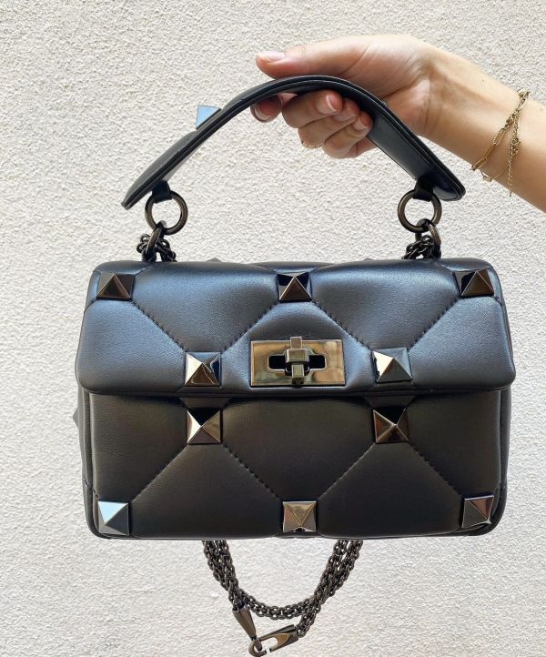 Valentino Roman Stud 中款納帕羊皮羅馬鉚釘包 全黑色 