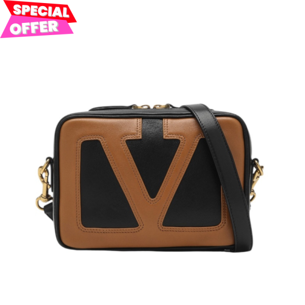 Valentino Viva Superstar Nappa 納帕相機餐盒包   咖啡色/黑色 Valentino Garavani 斜背包, Viva Superstar 包, 納帕羊皮革包, VLogo 設計, 義大利手工包, 奢華時尚包, 時尚斜背包