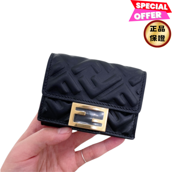 Fendi 8M0395 Baguette 超迷你三摺短夾  黑色 Fendi 8M0395 Baguette 超迷你三摺短夾

黑色