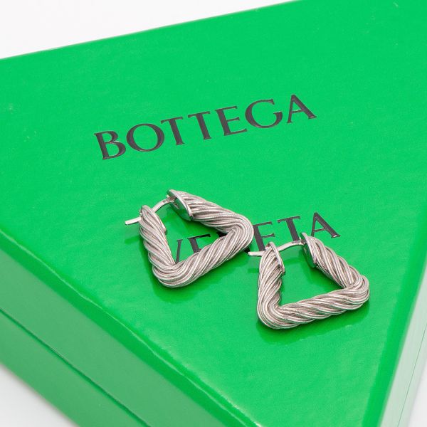 Bottega Veneta 699459 手工純銀三角圈耳環    銀色﻿ 