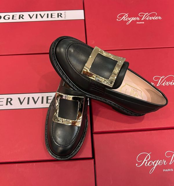 Roger Vivier 女款 Viv Rangers 粒面小牛皮金屬釦樂福鞋  黑色  IT 35/35.5/36/36.5/37/37.5/38/39 