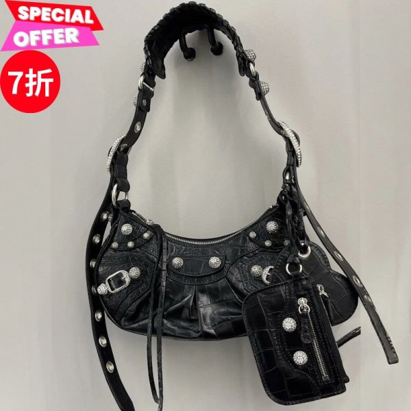 Balenciaga 671309 Le Cagole XS 鱷紋小牛皮水鑽包  經典黑 Balenciaga、Le Cagole、鱷魚紋包、水鑽包、小牛皮包、精品包包、平行輸入、精品平行輸入、100%真品、專櫃真品保證、精品折扣、優惠精品價格、限時優惠、快速配送、台灣精品代購