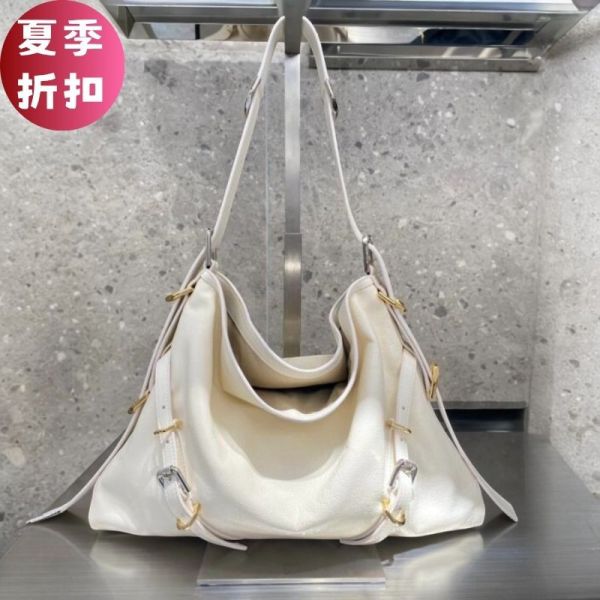 Givenchy 壓紋小牛皮中款 Voyou 包    象牙白色 Givenchy, Givenchy Voyou, Givenchy Voyou 中款包, Givenchy 壓紋小牛皮包, Givenchy 象白色包, Givenchy 斜背包, Givenchy A4 可放包, iPad 13 可放包款, Givenchy 精品包, Givenchy 包包價格, Givenchy Voyou 評價, 精品包款推薦, 精品包價格, 平行輸入, 精品平行輸入,