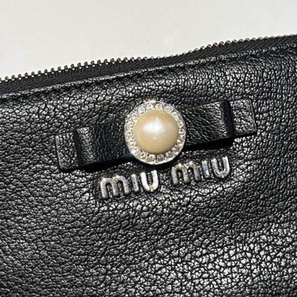 Miu Miu 5MB006 Madras 珍珠蝴蝶結裝飾山羊皮零錢卡包  黑色 Miu Miu 5MB006 Madras 珍珠蝴蝶結裝飾山羊皮零錢卡包

黑色