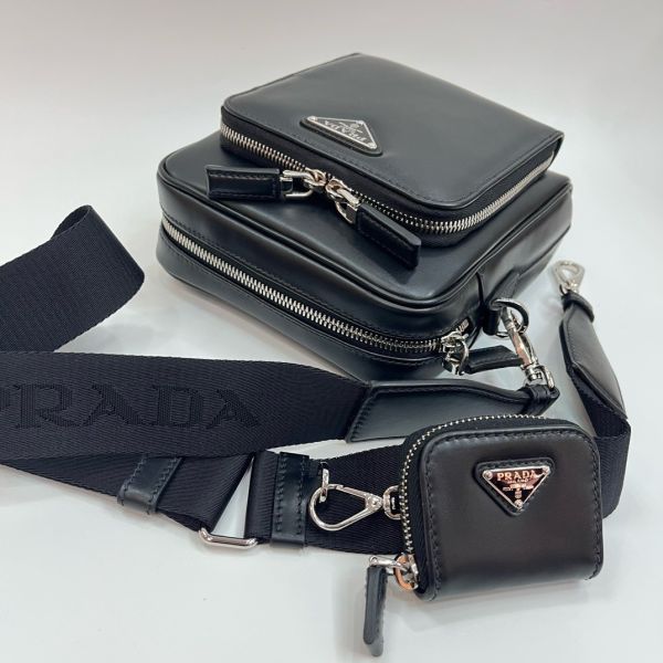 Prada 2VH168 附可拆式萬用袋皮革相機包  黑色 Prada 2VH168 附可拆式萬用袋皮革相機包  黑色