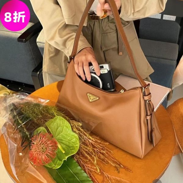 Prada 1BC231 Aimee 大款光滑小牛皮肩背包  棕色 Prada, Aimée Shoulder Bag, Prada 大包, 小牛皮手袋, 義大利精品包, 精品平行輸入, 100% 真品, 專櫃真品保證, 精品折扣, 優惠精品價格, 限時優惠, 快速配送, 台灣精品代購