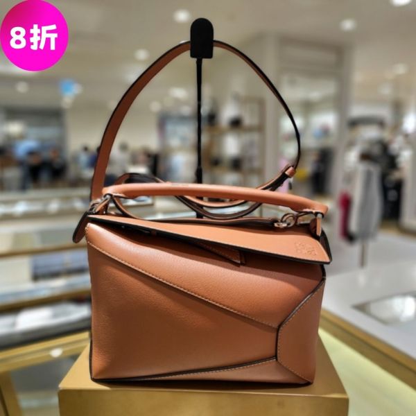 Loewe 小款經典小牛皮 Puzzle包 焦糖色 Loewe, Puzzle 包, 小款, 焦糖色包, 經典小牛皮包, 西班牙製, 精品幾何包, 女性必備精品包, 高端時尚配件, 容量實用包
