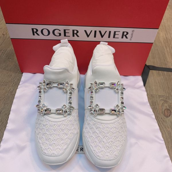 Roger Vivier Viv Run Light Strass 水晶方釦運動鞋  增高7.5公分 白色  IT 35/36/36.5/37/37.5/38/39 Roger Vivier Viv Run Light Strass 水晶方釦運動鞋

增高7.5公分 白色