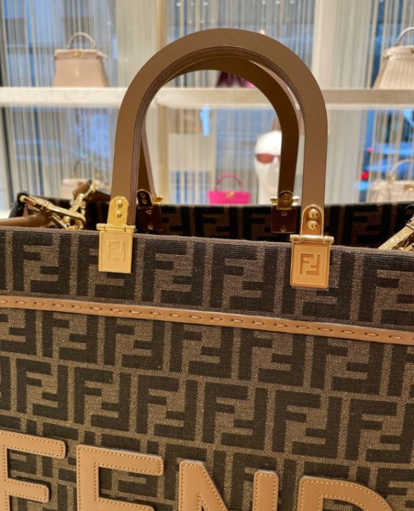 Fendi 8BH386 中款 FF緹花 Sunshine 包    棕色/附肩帶 Fendi 8BH386 中款FF緹花 Sunshine 包    棕色/附肩帶