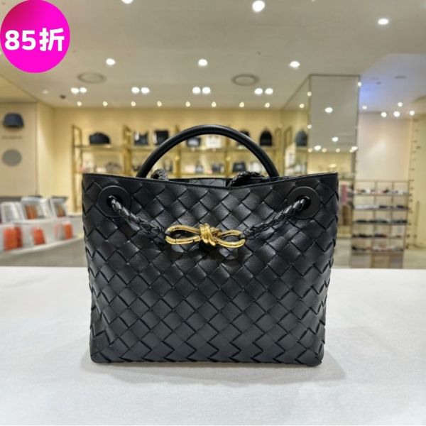 Bottega Veneta 766014 BV 小款 Andiamo 包    黑色 Bottega Veneta, Andiamo 小款, Intrecciato 編織包, BV 肩背包, 義大利精品, 精品平行輸入, 100% 真品, 專櫃真品保證, 精品折扣, 優惠精品價格, 限時優惠, 快速配送, 台灣精品代購