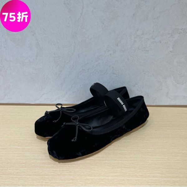 Miu Miu 5F794D 女款天鵝絨芭蕾舞鞋  黑色  IT 35.5/36/36.5/37.5/38/38.5 Miu Miu、芭蕾舞鞋、Miu Miu鞋款價格、Miu Miu鞋子專櫃、Miu Miu評價、Miu Miu鞋子尺寸、Miu Miu專櫃位置、Miu Miu真品鑑定、天鵝絨鞋、芭蕾鞋、平底鞋、精品鞋款、精品鞋子推薦、平底鞋推薦、實用鞋款推薦、精品鞋款評價、鞋款價格、平行輸入、精品平行輸入、100%真品、專櫃真品保證、精品折扣、優惠精品價格、限時優惠、快速配送、台灣精品代購、精品鞋款哪裡買、精品鞋子