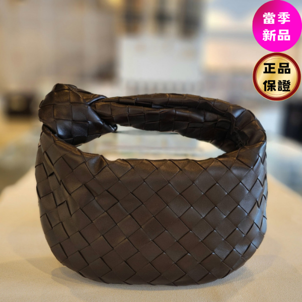 Bottega Veneta 651876  迷你 Jodie 包  果仁棕色 Bottega Veneta, 迷你Jodie包, 棕色小羊皮包, Intrecciato編織, 時尚小手提包, 迷你手提包, 經典設計