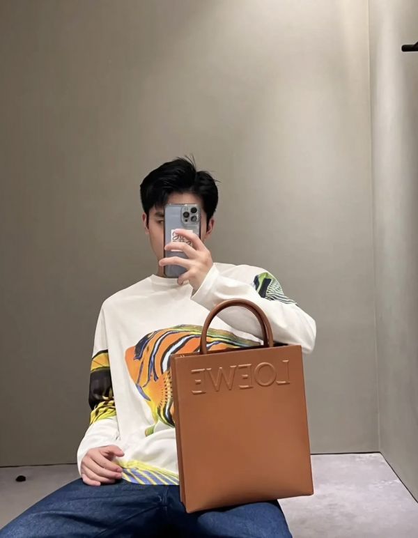 Loewe Standard A4 光滑小牛皮托特包  附可斜背長肩帶  古銅色 可放電腦 Loewe Standard A4 光滑小牛皮托特包