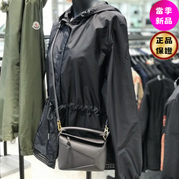 Loewe 經典小牛皮 迷你 Edge Puzzle包   黑色 Loewe、Puzzle、Loewe包包價格、Loewe包專櫃、Loewe包款評價、Loewe包包尺寸、Loewe專櫃位置、Loewe真品鑑定、小牛皮包、幾何包、輕量包、精品包款、精品包推薦、小型包款推薦、實用包款推薦、精品包評價、精品包價格、平行輸入、精品平行輸入、100%真品、專櫃真品保證、精品折扣、優惠精品價格、限時優惠、快速配送、台灣精品代購、精品包包哪裡買、精品包專櫃價格