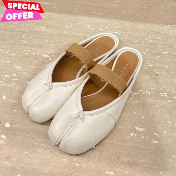 Maison Margiela 女款 白色小羊皮 Tabi 分趾彈性帶芭蕾穆勒鞋    IT36/36.5/37/38/39 Maison Margiela穆勒鞋,Margiela Tabi分趾鞋,Margiela白色穆勒鞋,Tabi平底鞋推薦,義大利製小羊皮穆勒鞋,藝術感女鞋推薦,Maison Margiela經典款,前衛分趾鞋,精品平行輸入,100%真品