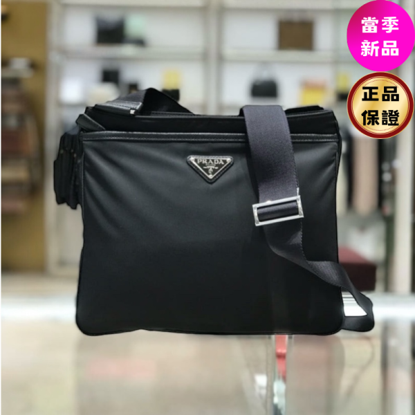 Prada 2VH118 Re-Nylon 及 Saffiano 斜背郵差包    黑色 Prada、Re-nylon、Prada包包價格、Prada包專櫃、Prada包款評價、Prada包包尺寸、Prada專櫃位置、Prada真品鑑定、環保包、郵差包、斜背包、精品包款、精品包推薦、實用包款推薦、斜背包推薦、精品包評價、精品包價格、平行輸入、精品平行輸入、100%真品、專櫃真品保證、精品折扣、優惠精品價格、限時優惠、快速配送、台灣精品代購、精品包包哪裡買、精品包專櫃價格