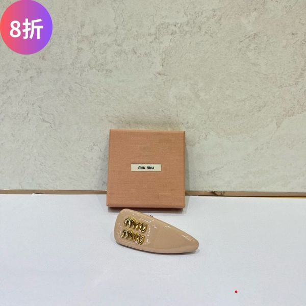 Miu Miu 5IF092 粉色漆皮髮夾 MiuMiu髮夾, 漆皮髮飾, 金屬印字髮夾, 義大利製髮飾, MiuMiu經典髮夾, 高端品牌飾品, 時尚髮型配件