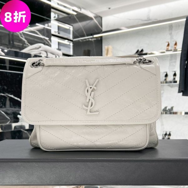 Saint Laurent 633158 YSL 中款復古皺褶小牛皮 Niki 包  復古白色 Saint Laurent、Niki、633158、YSL 633158、YSL包包、小牛皮包、復古白色包、中款YSL包、人字形縫線包、復古皺褶小牛皮、義大利製奢侈品包包、環保鞣製皮包、Cassandre鎖扣包、6331580EN049207、精品包推薦、精品包評價、精品包價格、平行輸入、100%真品、專櫃真品保證、限時優惠、精品包包哪裡買