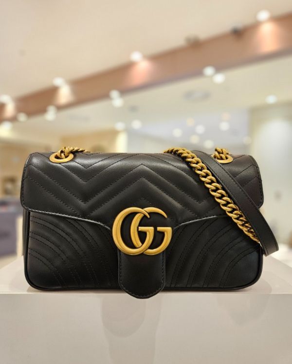 Gucci 443497 GG Marmont 小款 26公分雙G金鍊肩背包   黑色 Gucci 443497 GG Marmont 小款 26公分雙G金鍊肩背包 

黑色