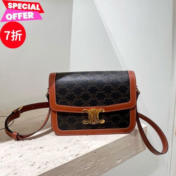 Celine 191242 老花中型 Triomphe 凱旋門包 Celine、Triomphe、191242、Celine 191242、老花包、凱旋門包、中型包、羊皮襯裡、義大利製奢侈品包包、金屬開關、精品包推薦、精品包評價、精品包價格、平行輸入、100%真品、專櫃真品保證、限時優惠、精品包包哪裡買
