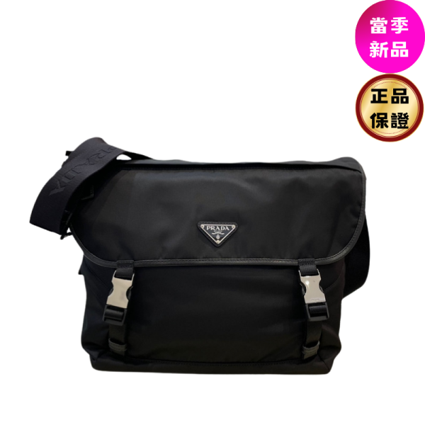 Prada 2VD052 再生尼龍及Saffiano 大款郵差包 Prada Re-Nylon 肩背袋, Saffiano 皮革手袋, 再生尼龍多功能包, 黑色實用肩背袋, 義大利製經典手袋, 搪瓷金屬標誌包, 永續時尚多用途袋