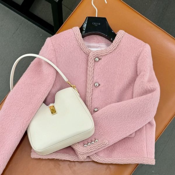 Celine RV07T0 女款 Chelsea 羊駝毛混紡經典剪裁外套  冰玫瑰色  FR 36/38 Celine 羊駝毛外套,Celine Chelsea 大衣,Celine 經典外套,義大利製毛呢外套,高端精品大衣推薦,秋冬羊毛大衣,法式極簡穿搭,精品平行輸入,100%真品,限時精品優惠