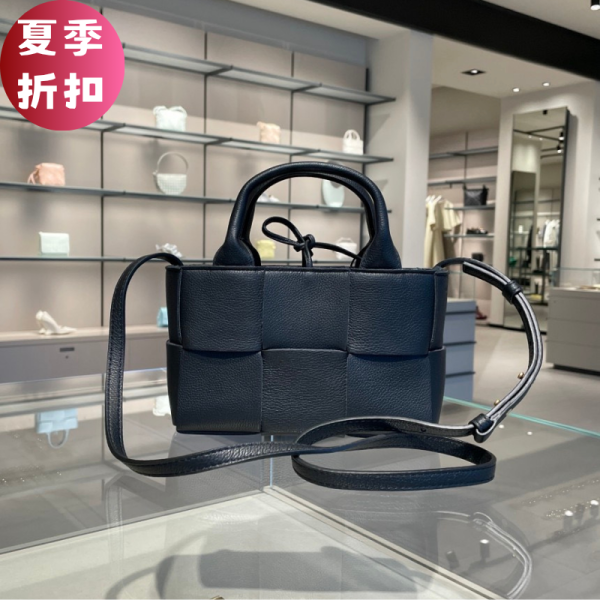 Bottega Veneta 729029 Candy Arco 托特包  附可拆卸小包及長肩帶  黑色 Bottega Veneta, 小牛皮, Candy Arco, 托特包, 義大利製造, 2025時尚, Matthieu Blazy, intreccio編織, Emma Stone, 高端手袋