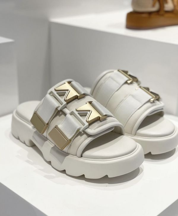 Bottega Veneta 女款 Flesh 軟墊科技纖維羊皮厚底涼拖鞋   增高4.5公分  白色  IT36/38/39/41 