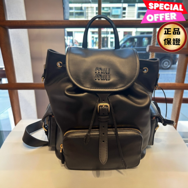 Miu Miu 5BZ042 小牛皮多口袋皮革雙肩後背包  棕色 Miu Miu、皮革背囊、5BZ042、Miu Miu 5BZ042、多口袋背包、學院風背包、皮革背包、復古風格、奢侈品背包、金色配件、精品背包推薦、精品背包評價、精品背包價格、平行輸入、100%真品、專櫃真品保證、限時優惠、精品背包哪裡買