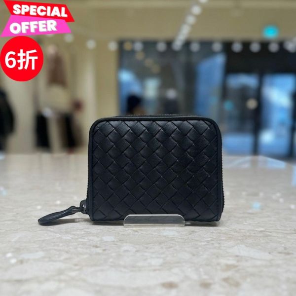 Bottega Veneta 258468 小羊皮編織多夾層萬用零錢包  黑色 Bottega Veneta 零錢包、小羊皮編織、多夾層零錢包、BOTTEGA 羊皮卡夾、精品零錢包、義大利精品、BV編織包、小型萬用包、卡夾零錢包推薦、100%真品