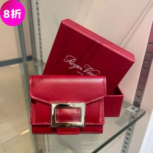 Roger  Vivier Belle Vivier 小牛皮經典金屬釦短夾  紅色 Roger Vivier Belle Vivier 短夾 小牛皮短夾 精品短夾推薦 金屬方扣短夾 精品皮夾推薦 短夾評價 精品短夾價格 平行輸入 精品平行輸入 100% 真品 專櫃真品保證 精品折扣 優惠精品價格 限時優惠 快速配送 台灣精品代購 精品皮夾哪裡買 精品皮夾專櫃價格