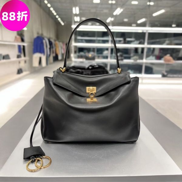 Balenciaga 789779 光滑小牛皮 小款 Rodeo 包    黑色/復古金釦 Balenciaga、Rodeo、789779、Balenciaga 789779、小牛皮包、黑色包包、復古金釦包、小款手提包、翻蓋設計包、義大利製奢侈品包包、光滑皮革包、復古風格包包、精品包推薦、精品包評價、精品包價格、平行輸入、100%真品、專櫃真品保證、限時優惠、精品包包哪裡買