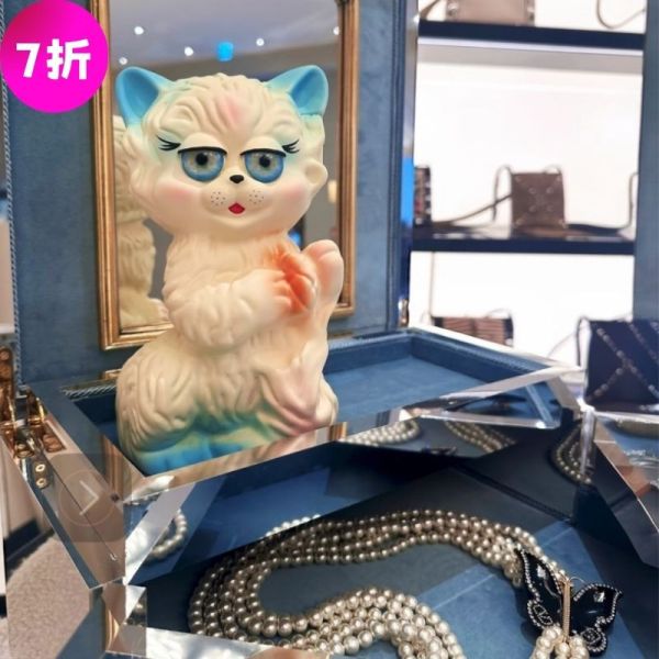 Valentino Garavani 限量秀款 Le Chat de La Maison 手繪貓咪造型手拿晚宴包附可斜背鏈帶 蔡依林同款 Valentino、Valentino Garavani、minaudière、Le Chat de La Maison、造型包、貓咪包、Valentino 限定、精品收藏、時裝秀系列、義大利製、限量精品包、平行輸入、100%真品、精品代購