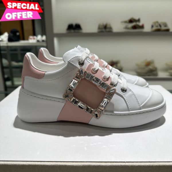 Roger Vivier 女款 Viv’ Skate Strass 鑽扣牛皮運動鞋    白色配粉色    EU 35.5/37/37.5/38 Roger Vivier運動鞋, 鑽扣牛皮鞋, Viv’ Skate運動鞋, 義大利製運動鞋, 都市時尚運動鞋, Roger Vivier鞋款, 高端牛皮運動鞋, 女性奢華運動鞋, 日常穿搭必備鞋款