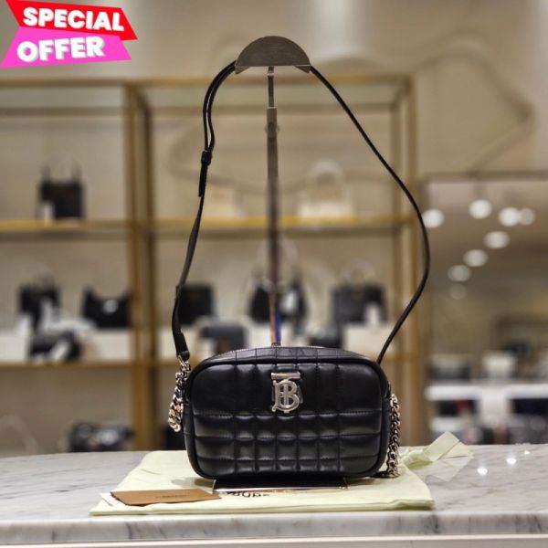 Burberry 80648541 Lola 迷你絎縫羔羊皮相機包    黑色銀釦 Burberry 80648541、Lola 迷你相機包、絎縫羔羊皮包
、Burberry 黑色相機包、銀釦相機包、義大利製相機包
、Burberry Lola 相機包推薦、奢華羔羊皮包款、絎縫設計相機包